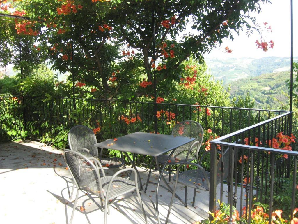 Agriturismo Cascina Serra Cossano Belbo Стая снимка